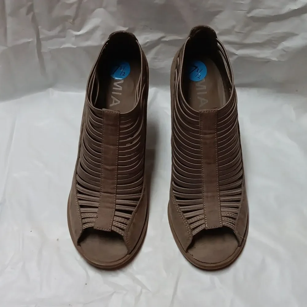 MIA 'Shelli' Elegant Beige Women's Heeled Sandals Size 7.5